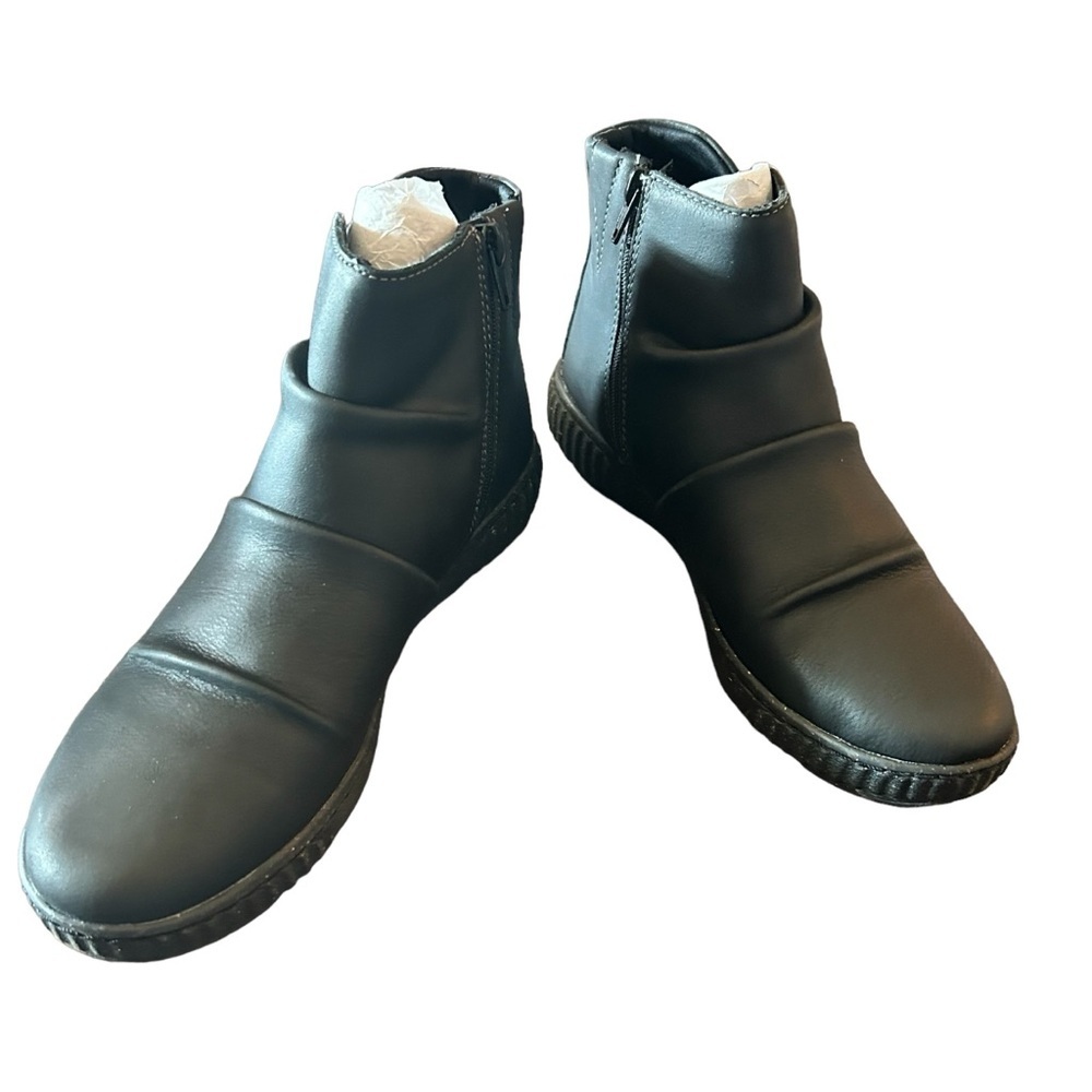 CLARKS Women's Caroline Orchid Ruched Booties Size 5.5